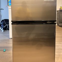 EdgeStar Mini Fridge
