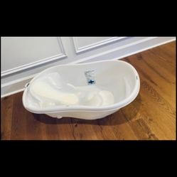 Very Big Baby Bathtub. With Termoteter. Paid $45