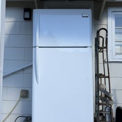 Refrigerator (Frigidaire)