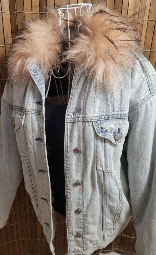 Woman's Fur Collar Denim Jacket
