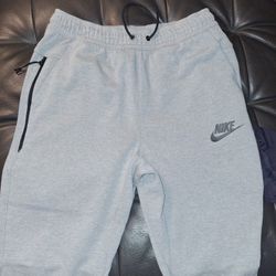 Nike  Tech Men's Sweat Pants Size Medium/Grey Color 