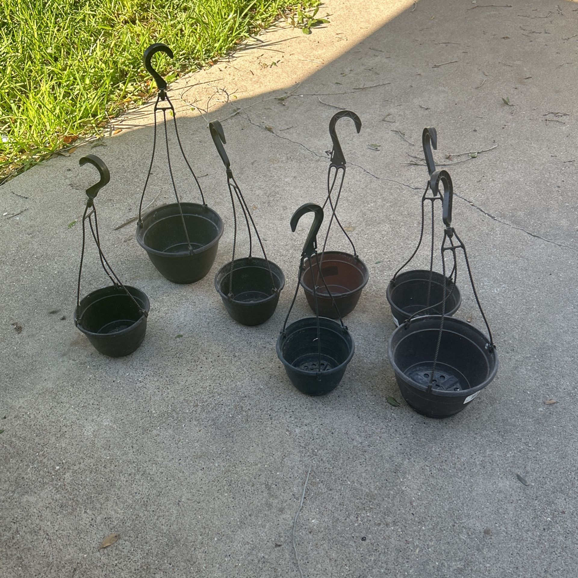 Hanging plastic pots