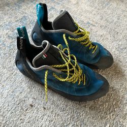 Scarpa Rock Climbing Shoes 9.5