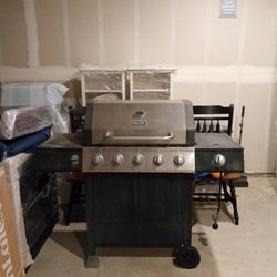 Used Dyna-Glo  Propane BBQ 