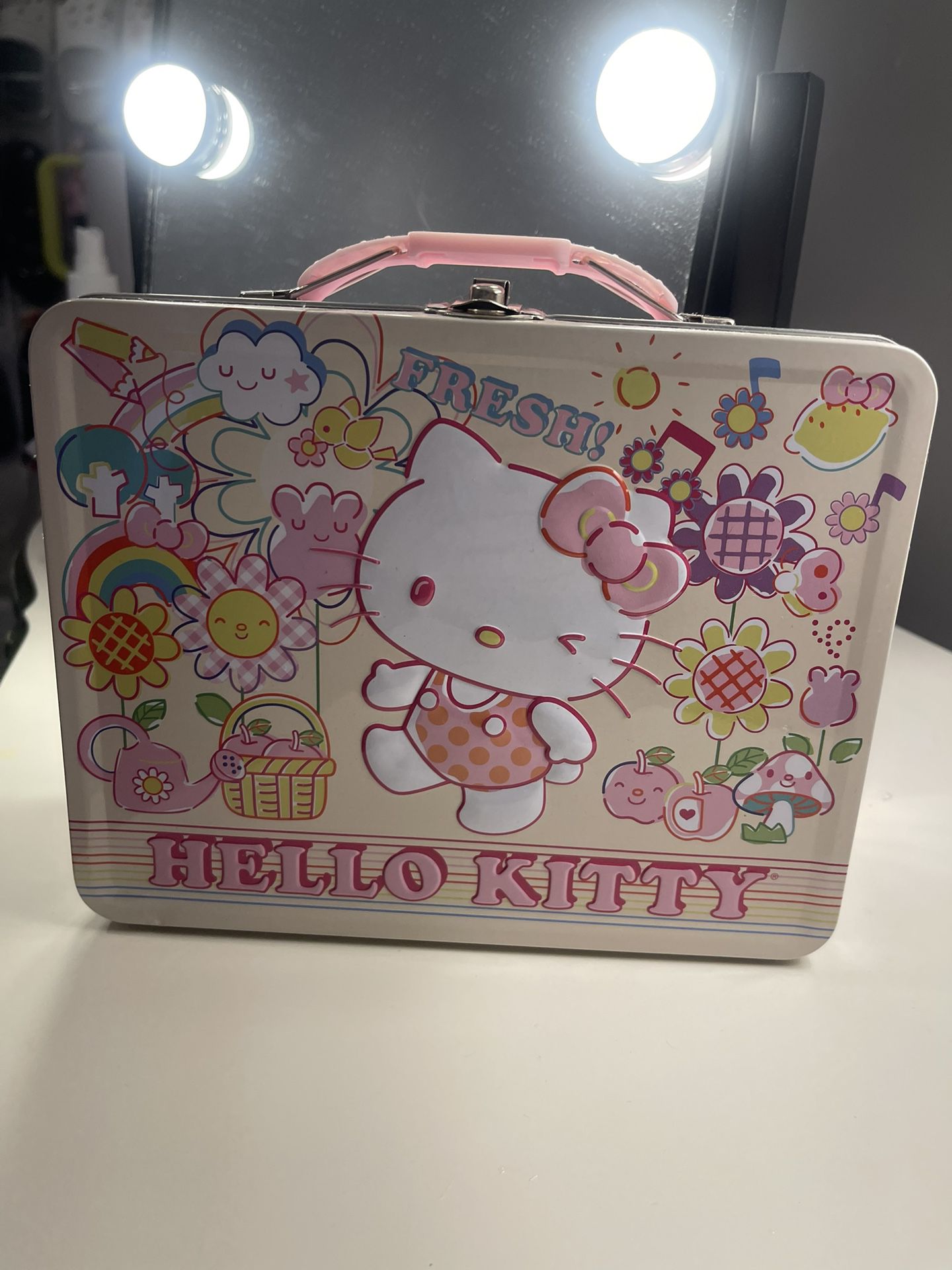 Hello Kitty Tin/lunchbox 