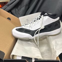 Air Jordan 11 Retro Low IE ‘White Black’ DS