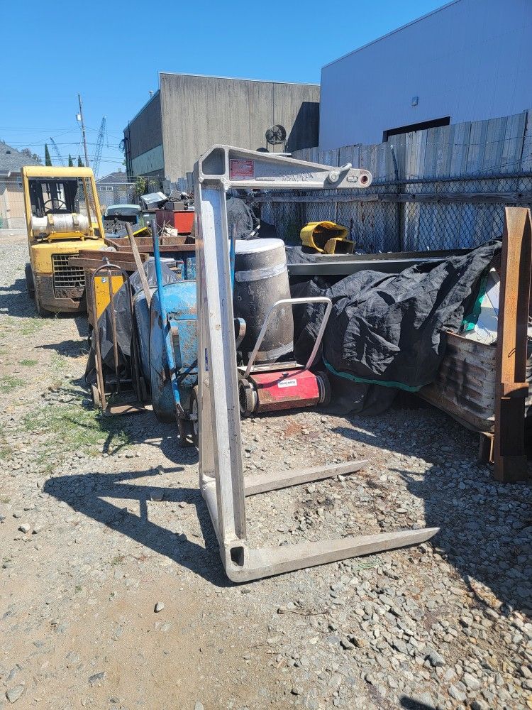 Pallet Crane