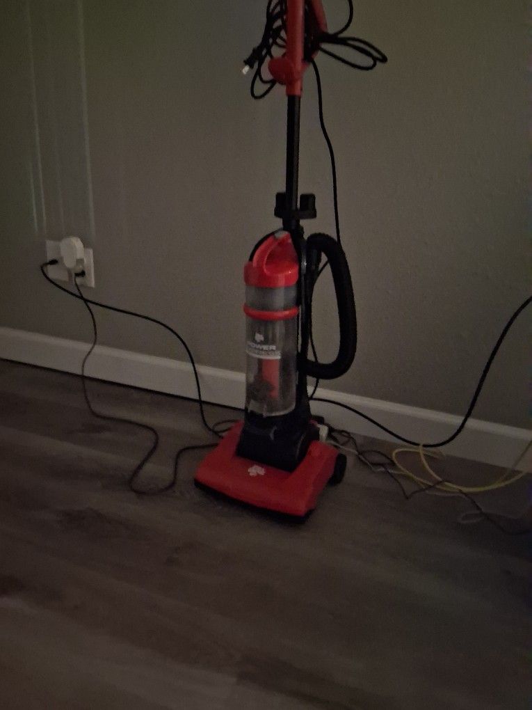 Bagless Power Express Dirt Devil