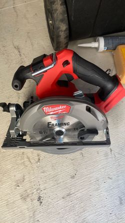 Miluakee fuel circular saw