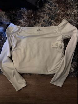 Hollister long sleeved top.  **double lined for extra support** Size large! $ 15 cash  Pickup on Ellsworth and Guadalupe in East Mesa.