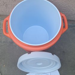 10 Gallons Water Cooler like New 