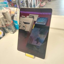 iPad 6th Generation 32GB (Wifi) In Excellent Condition 