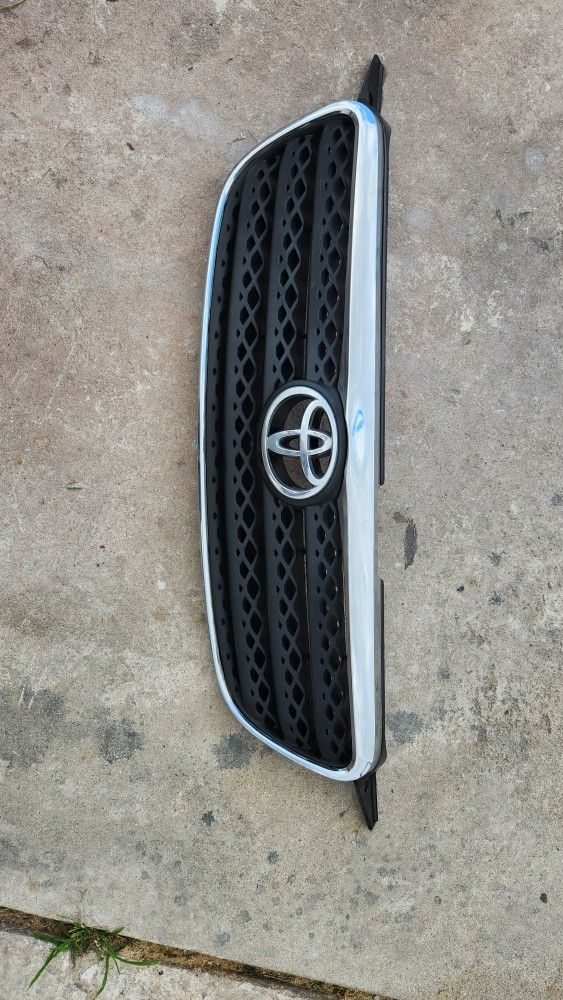 Front Grill Toyota Corolla