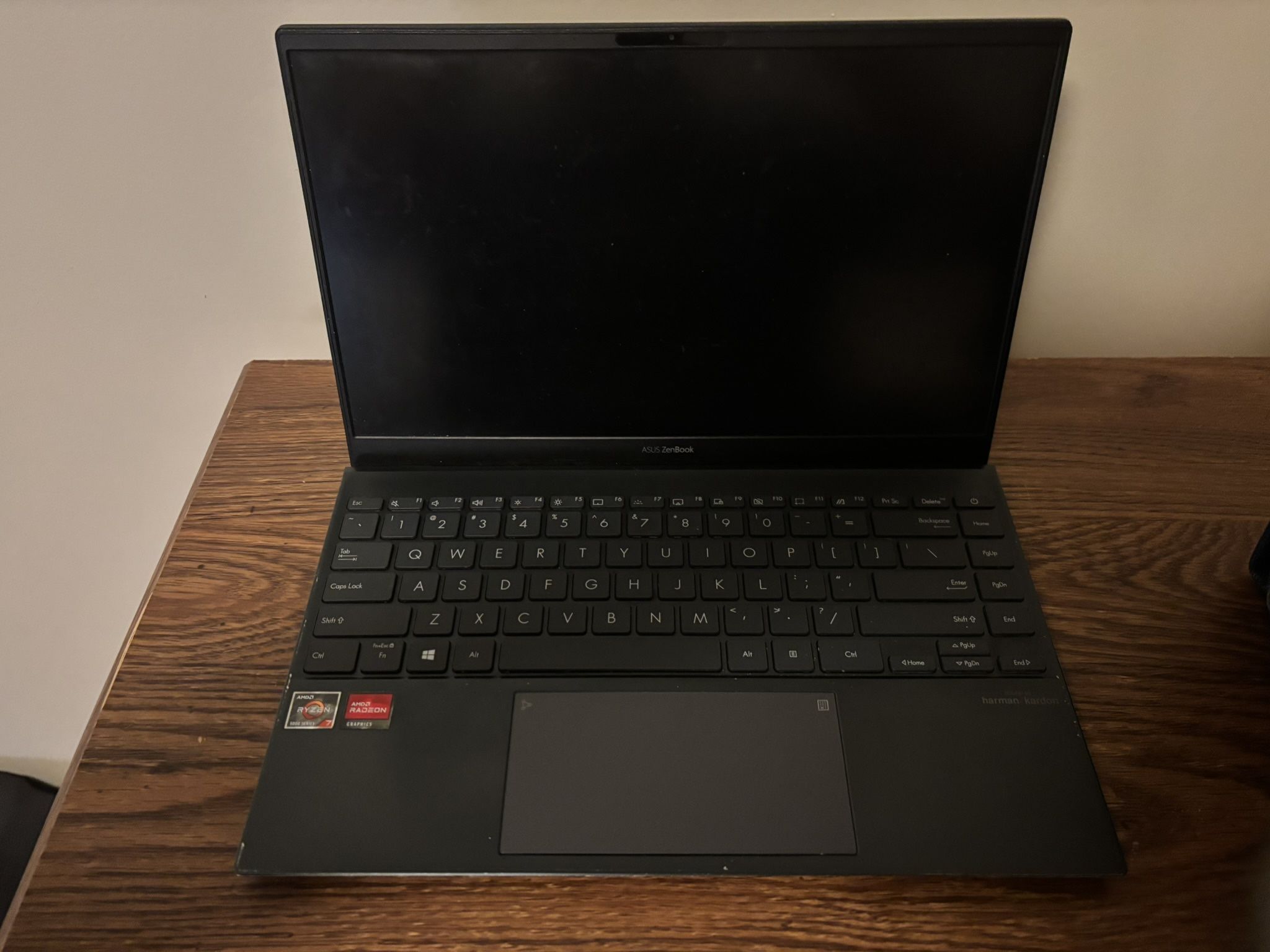 ASUS Zenbook 14 Ultra Slim UM425QA ES74 AMD Ryzen 5800H, 16GB