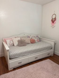 Twin daybed