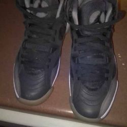 Woman's Jordans Size 7 