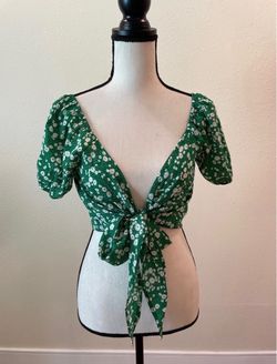 SHEIN Ditsy Floral Tie Front Cropped Top