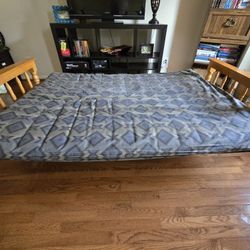 Day Bed/Futon With Mattress 