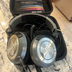 Ultrasone PRO 750i Closed Back Headphones, Black