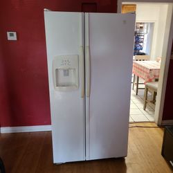 Maytag refrigerator with water and ice dispenser