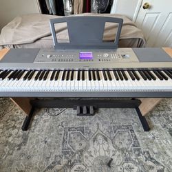 Yamaha Portable Grand Piano DGX-640