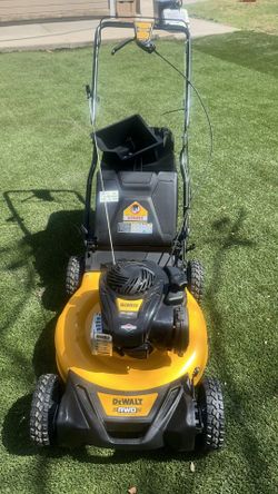 DEWALT 21 in. 150cc Briggs and Stratton 625ex Engine Rear Wheel Drive 2-in-1 Gas Self Propelled Walk Behind Lawn Mower