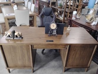 Classic Desk