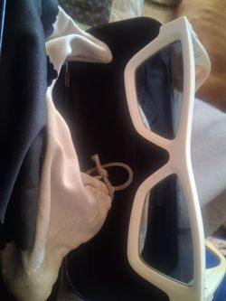 L v glasses