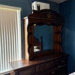 Elegant Pecan Wood 4-Piece Bedroom Set – Good Condition 