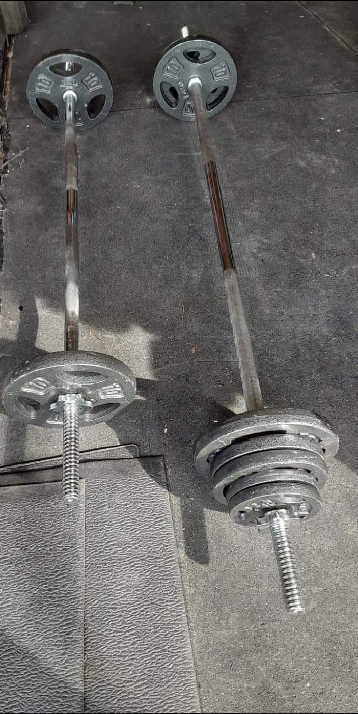 Straight bar curl bar and weights