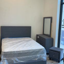 4 Piece Queen Size Bedroom Set