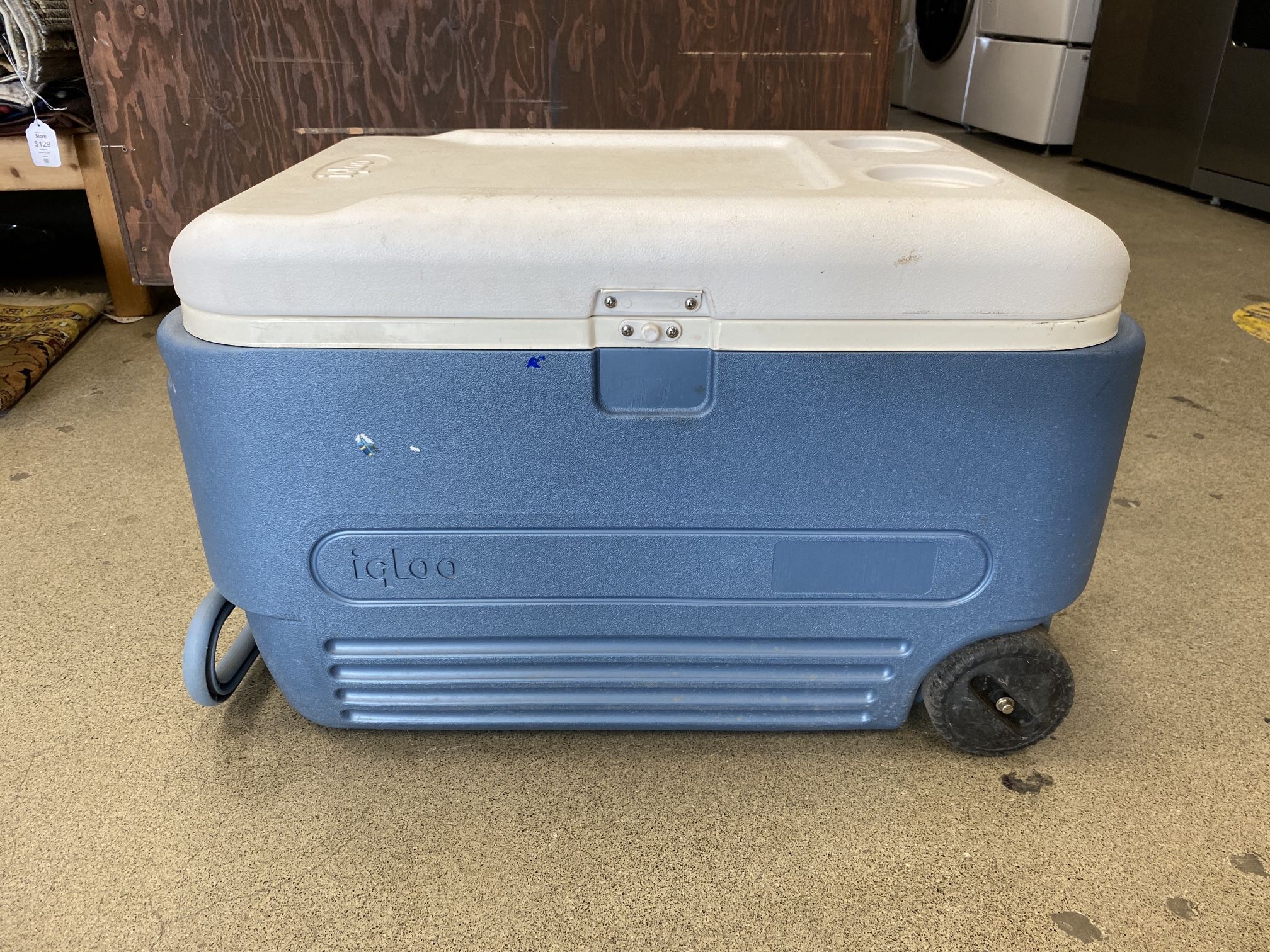 IGLOO Maxcold 60 Qt. Wheeled Cooler 