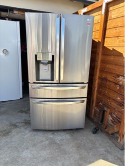 LG refrigerator 30 cu. Ft.