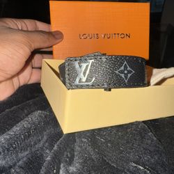 lv box and papers 1:1 if it’s up it’s available only legit buyers 