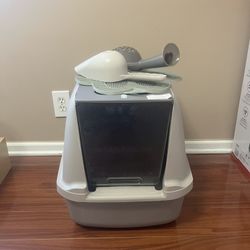 Litter Box And Accessories 