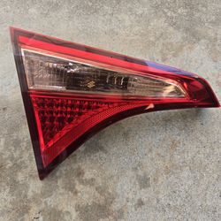 2016-2017-2018 TOYOTA COROLA RIGHT INNER TRUNK TAILLIGHT OEM