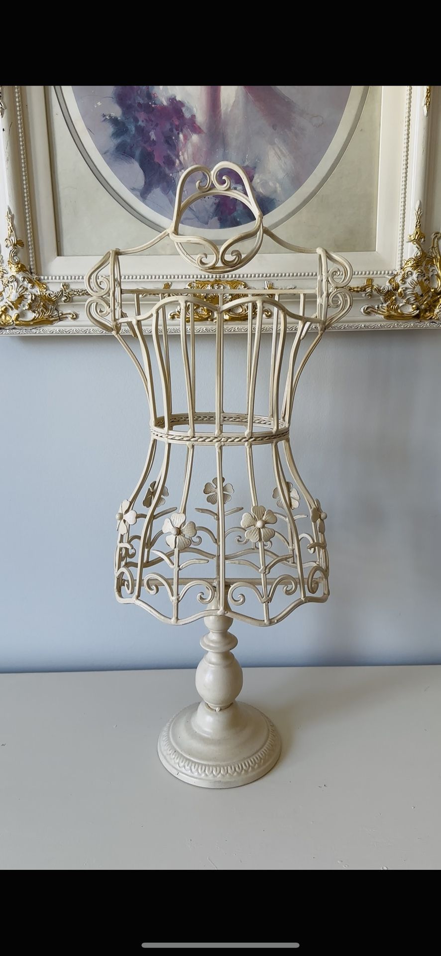 Vintage Tabletop Decor – Timeless Accent Piece
