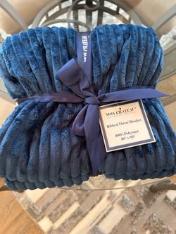 Throw blanket