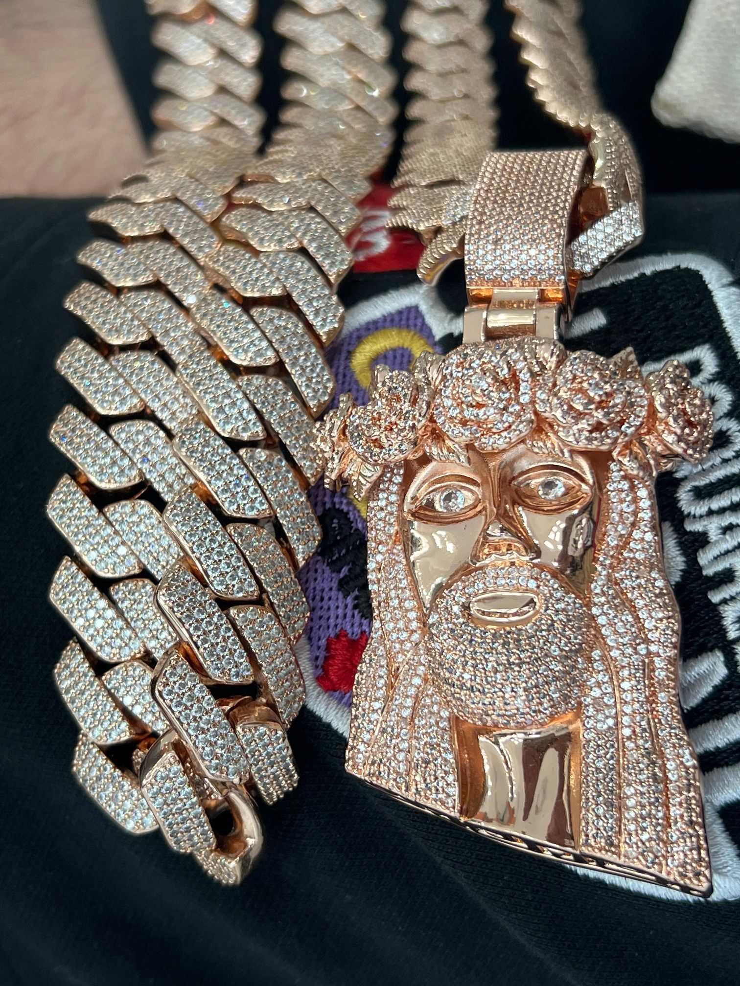 cadena y medalla , chain and pendant