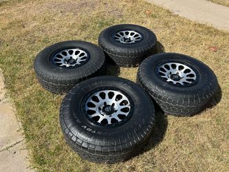 FUEL WHEELS BOLT PATTERN 6X139.7 TIRES SIZE 265/75R16 PRICE 500