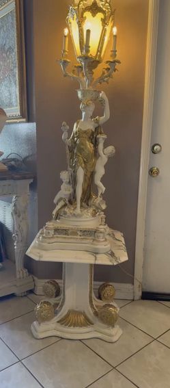 ITALIAN ART NOUVEAU GRANITEX VICTORIAN SLAG GLASS LAMP WITH LADY AND CHERUBS IN FLOWING ROBE