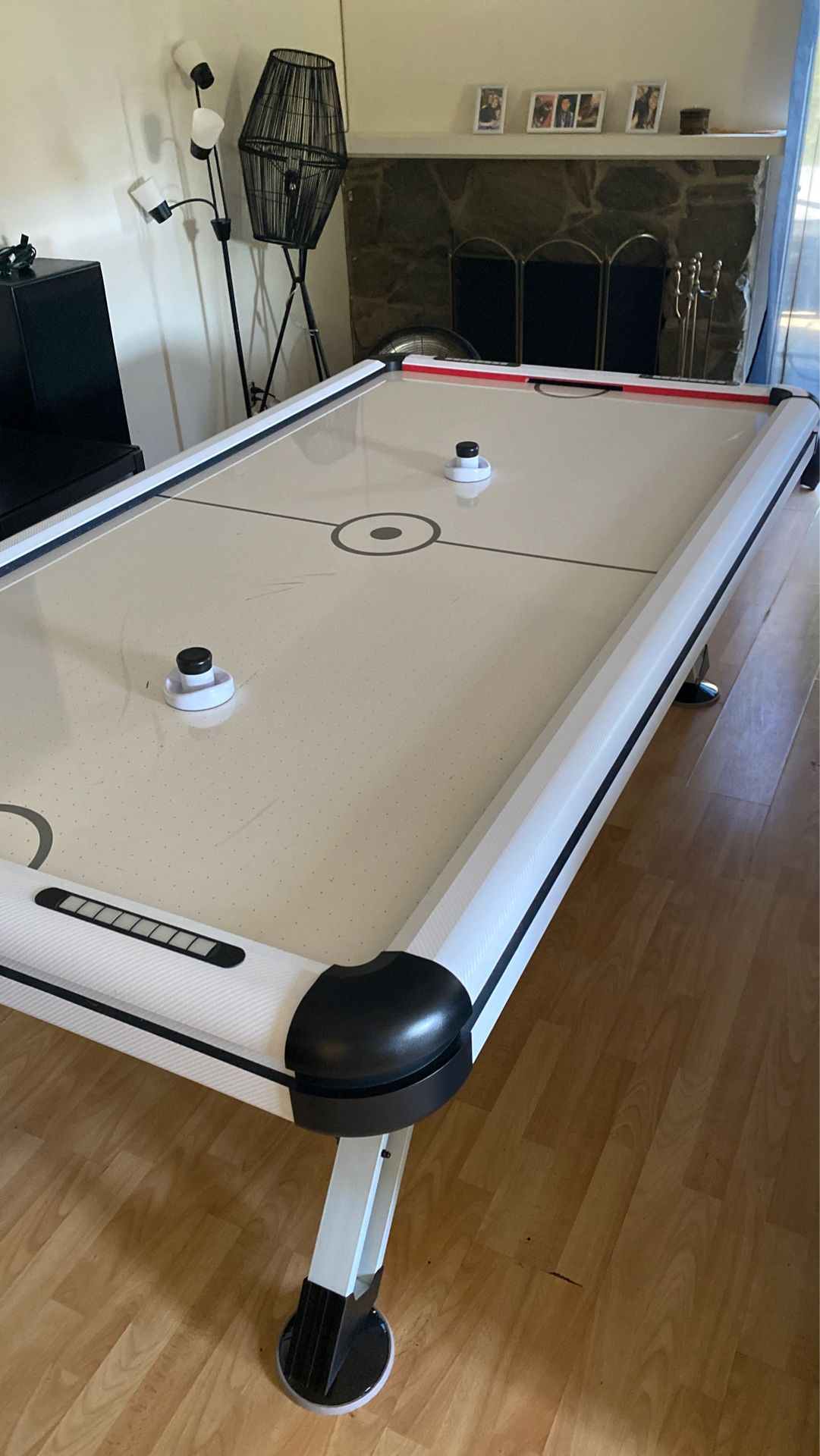 Air hockey table