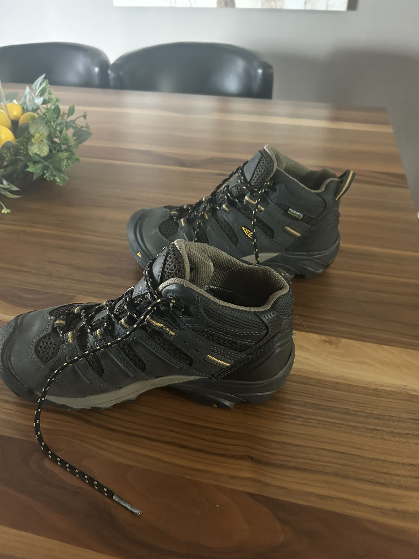Women’s Keen Work shoes