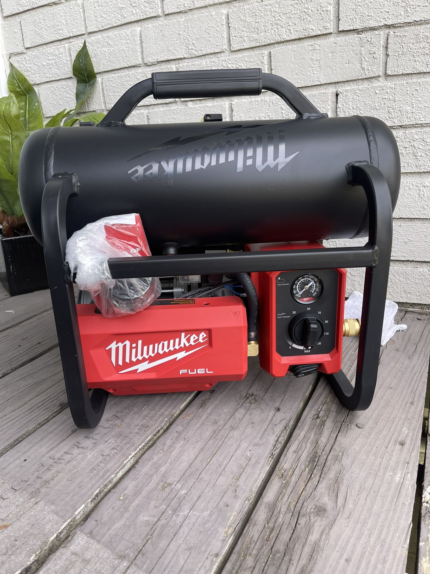 Milwaukee M-18  Quiet Compressor