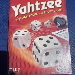 YAHTZEE BOARD GAME