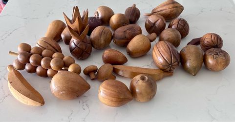29 pieces Vintage carved wooden fruit decor