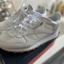 Reebok Boys Size 7 / Women Size 9