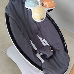 mamaRoo 4 Infant Seat