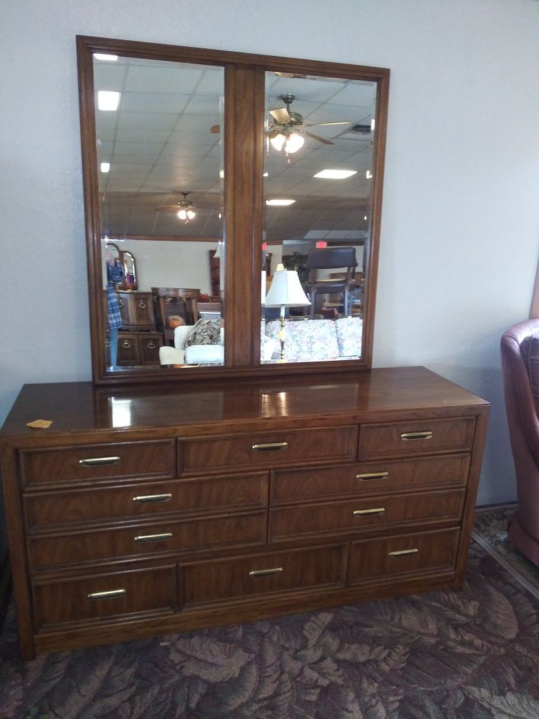 8 Drawer Chest of Drawers with Mirror
