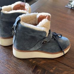 COACH WOMAN’S URBAN HIKERS 65.00